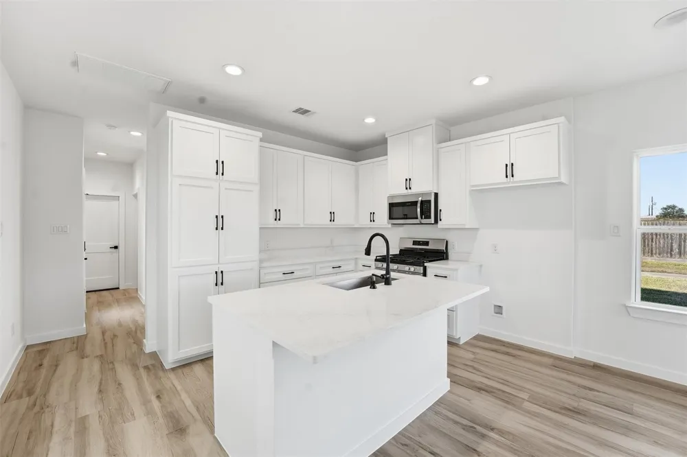 530 4th Street La Porte, TX 77571