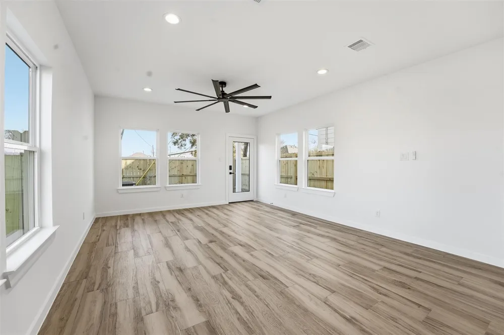 530 4th Street La Porte, TX 77571