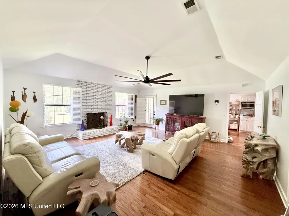 2078 Upton Road Crystal Springs, MS 39059