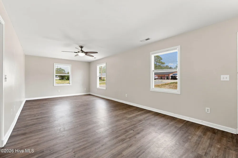 89 Crown Point Road Hubert, NC 28539
