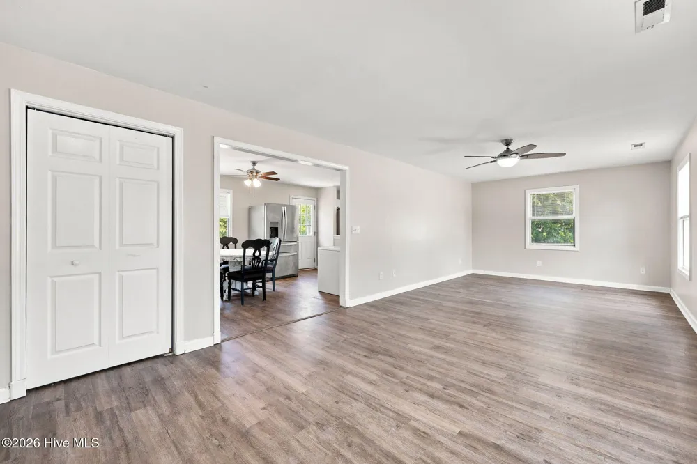 89 Crown Point Road Hubert, NC 28539