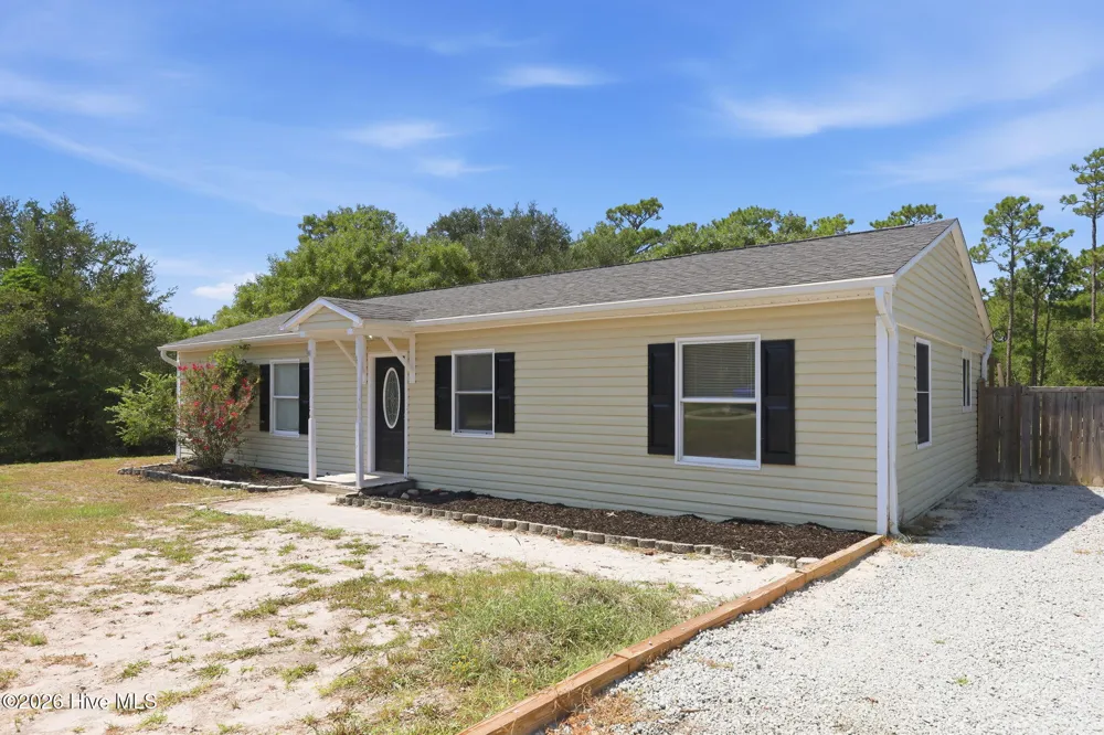 89 Crown Point Road Hubert, NC 28539