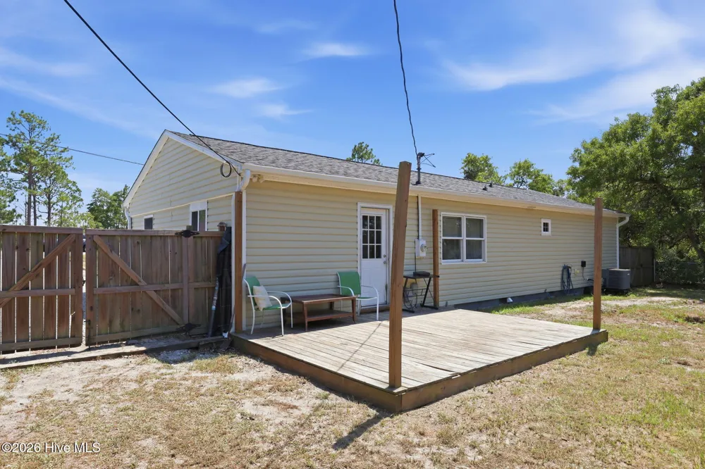 89 Crown Point Road Hubert, NC 28539