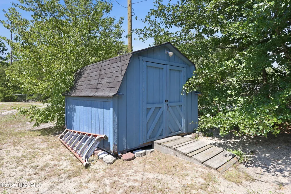 89 Crown Point Road Hubert, NC 28539