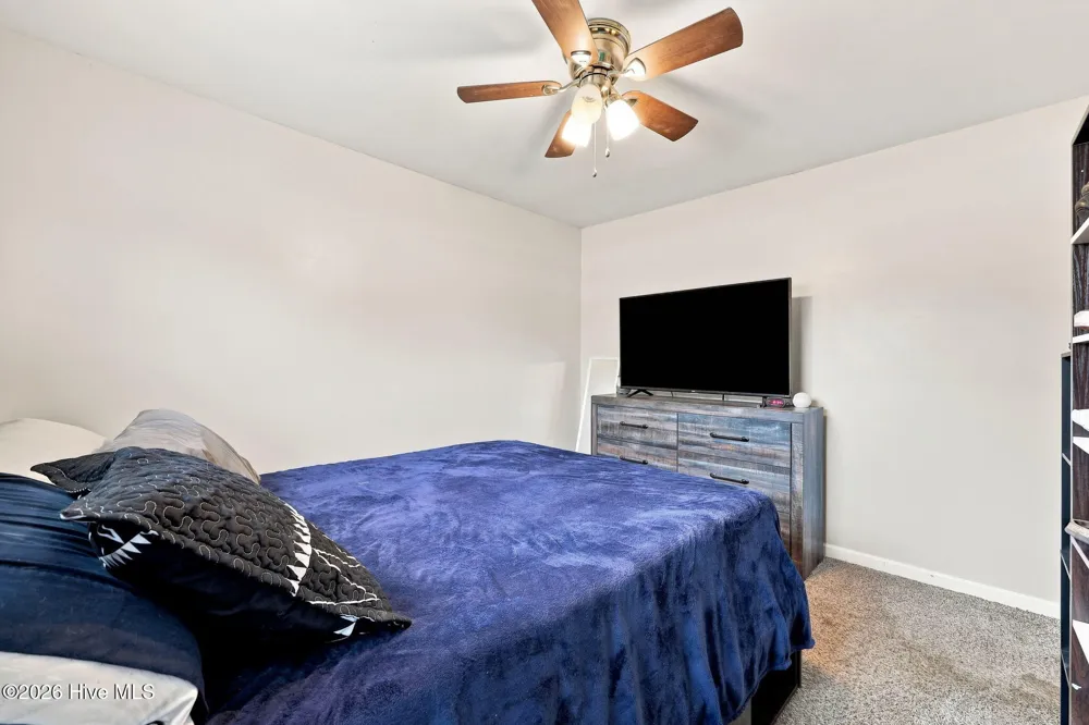 89 Crown Point Road Hubert, NC 28539