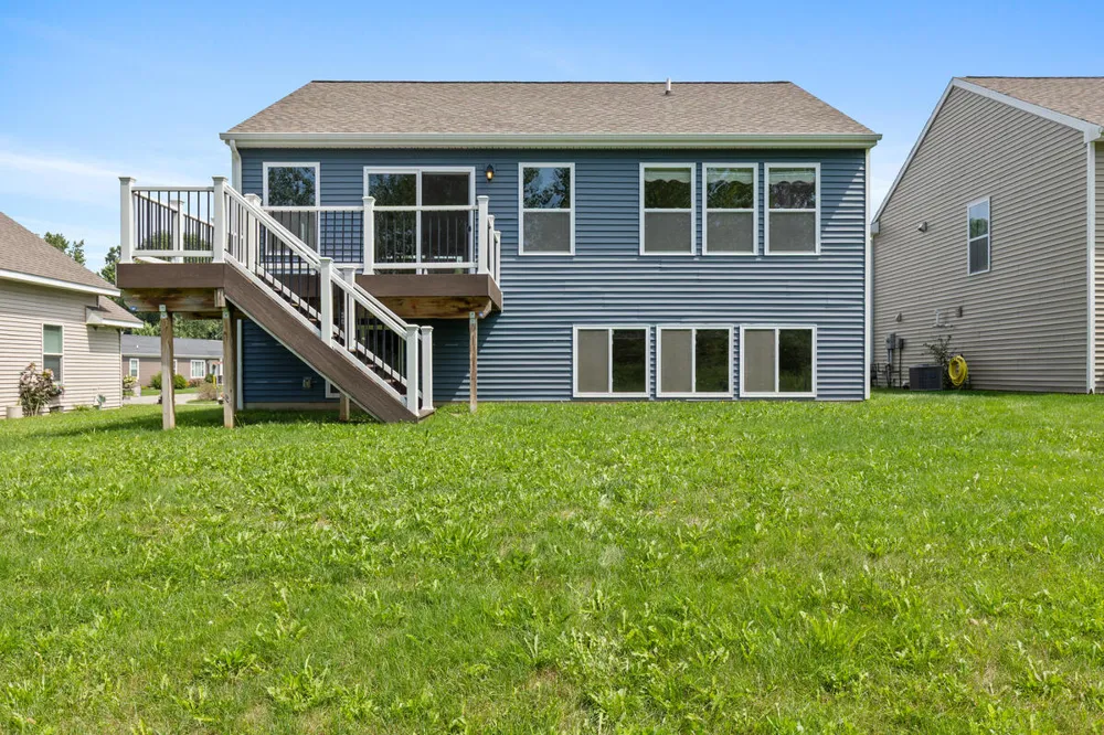 6605 Moss Lake Drive Hudsonville, MI 49426