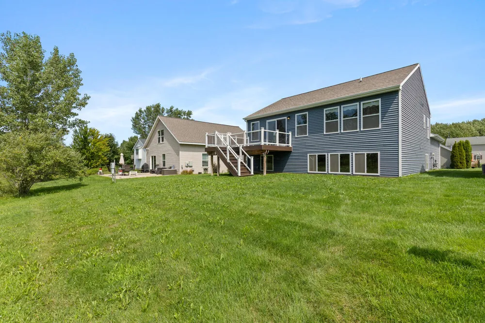 6605 Moss Lake Drive Hudsonville, MI 49426