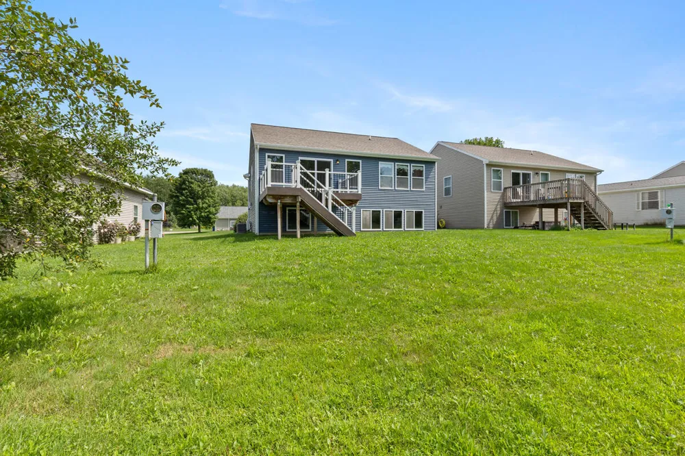 6605 Moss Lake Drive Hudsonville, MI 49426