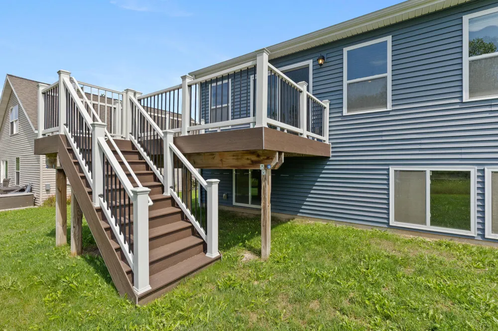 6605 Moss Lake Drive Hudsonville, MI 49426