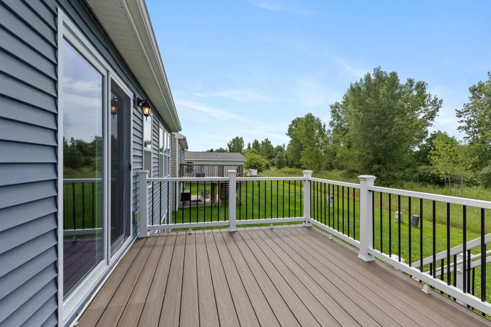 6605 Moss Lake Drive Hudsonville, MI 49426