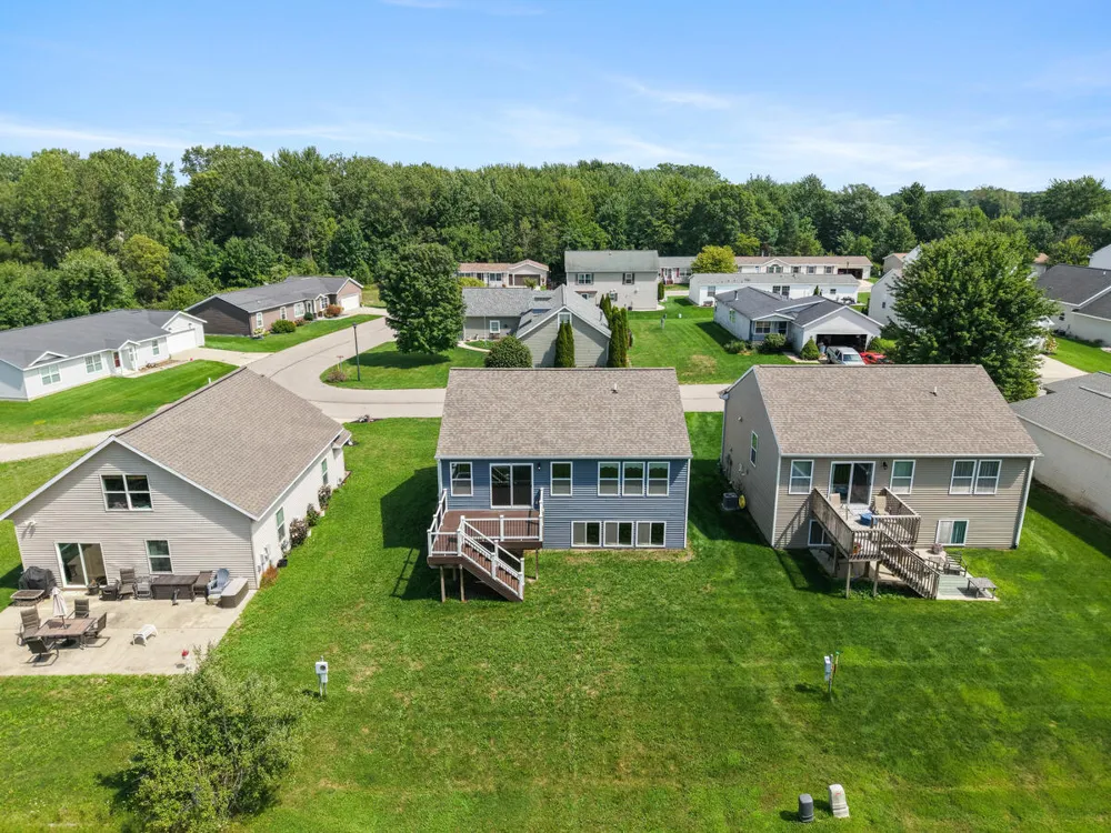 6605 Moss Lake Drive Hudsonville, MI 49426