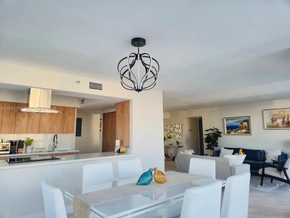 3530 Mystic Pointe Dr #2215 Aventura, FL 33180