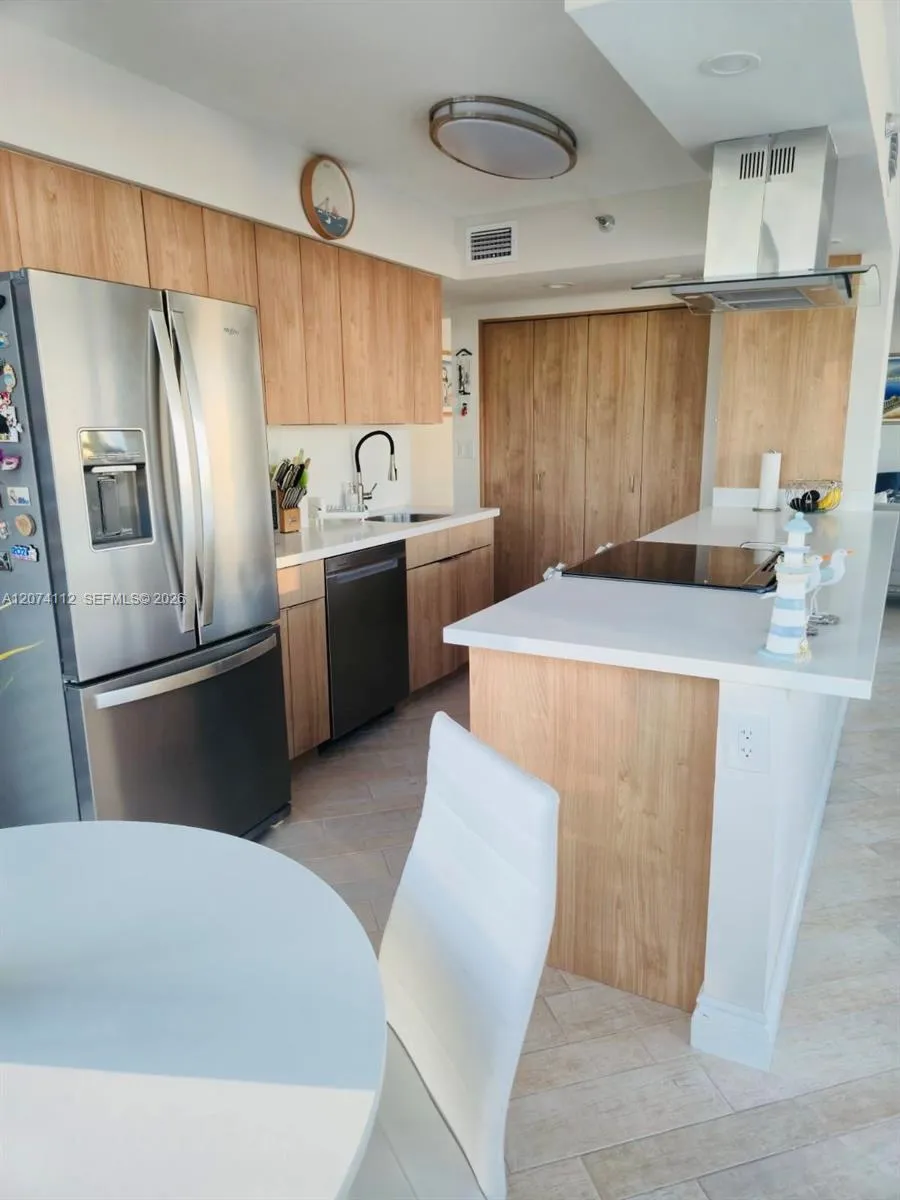 3530 Mystic Pointe Dr #2215 Aventura, FL 33180