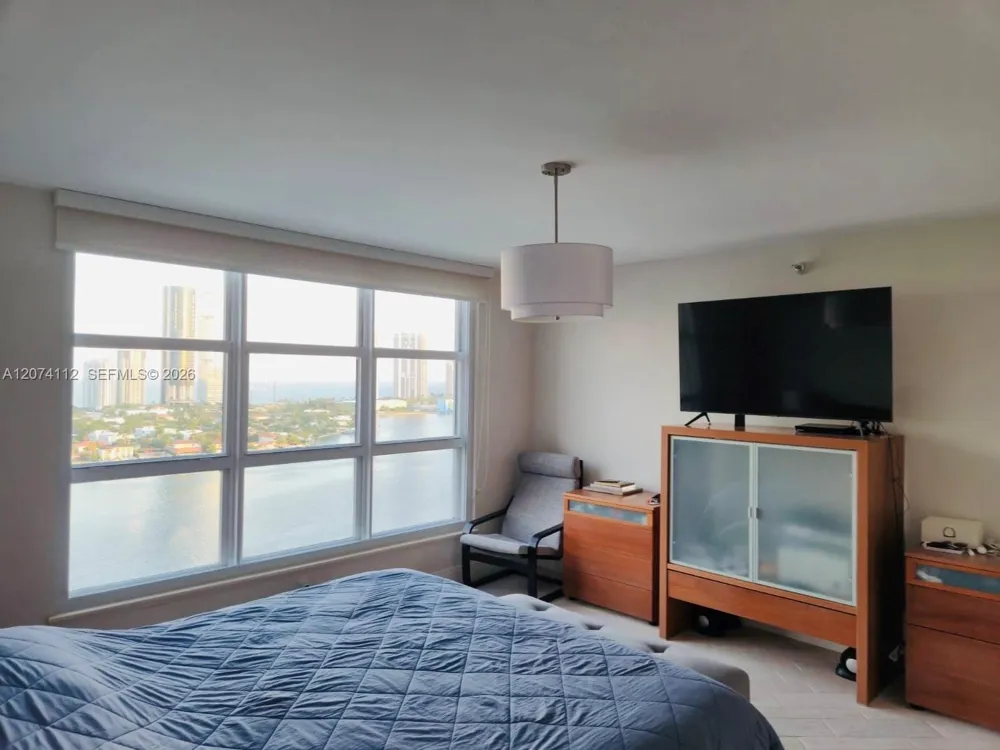 3530 Mystic Pointe Dr #2215 Aventura, FL 33180