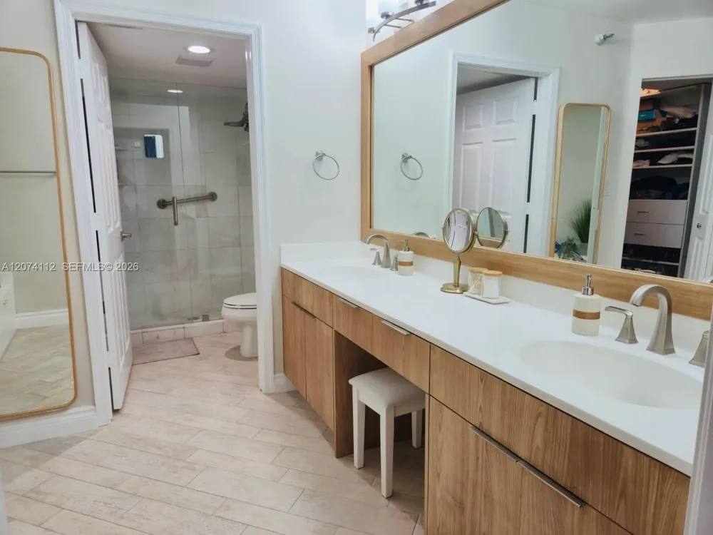 3530 Mystic Pointe Dr #2215 Aventura, FL 33180