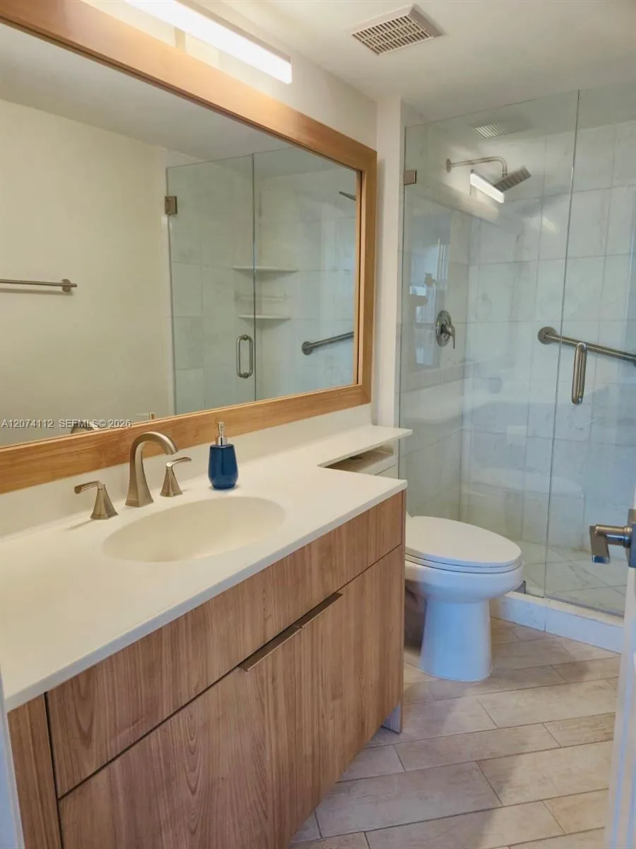 3530 Mystic Pointe Dr #2215 Aventura, FL 33180