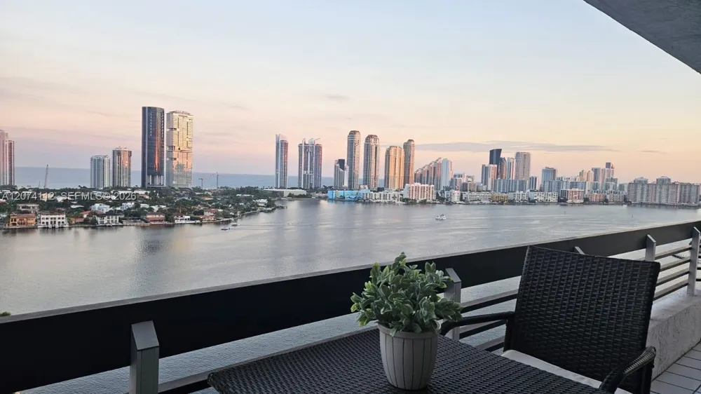 3530 Mystic Pointe Dr #2215 Aventura, FL 33180