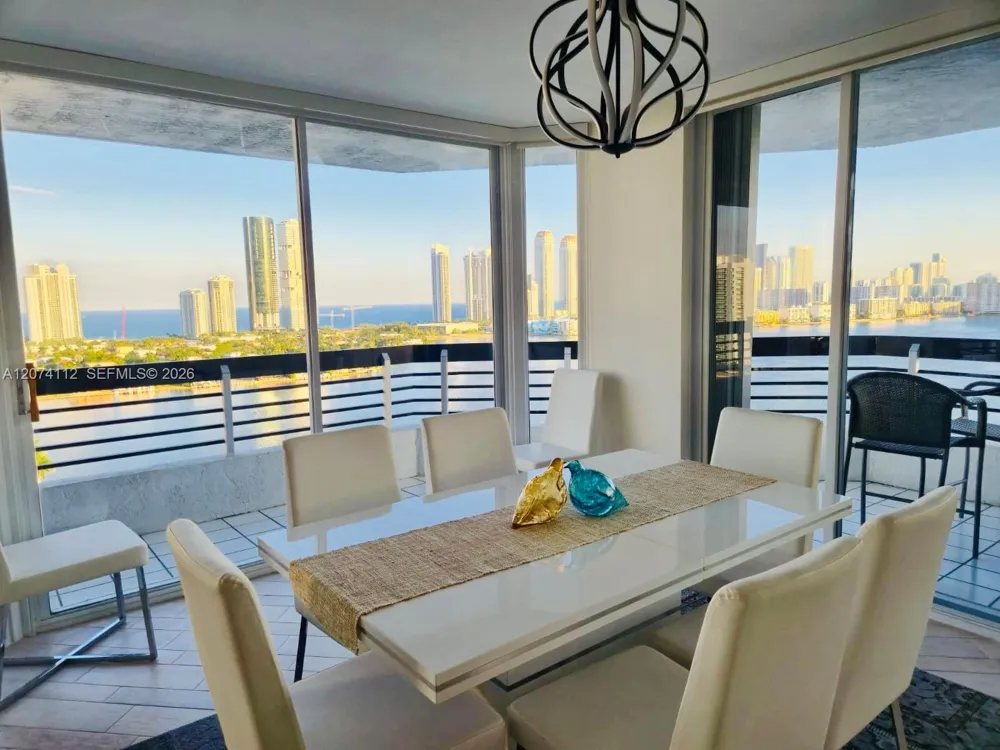 3530 Mystic Pointe Dr #2215 Aventura, FL 33180