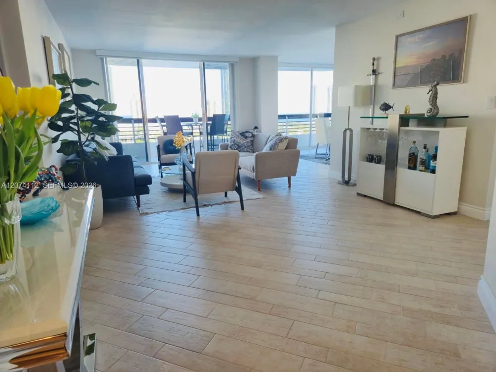 3530 Mystic Pointe Dr #2215 Aventura, FL 33180