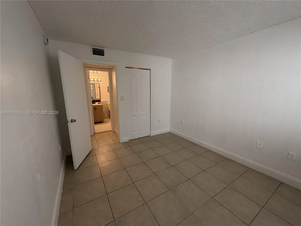 4205 University Dr #202 Sunrise, FL 33351