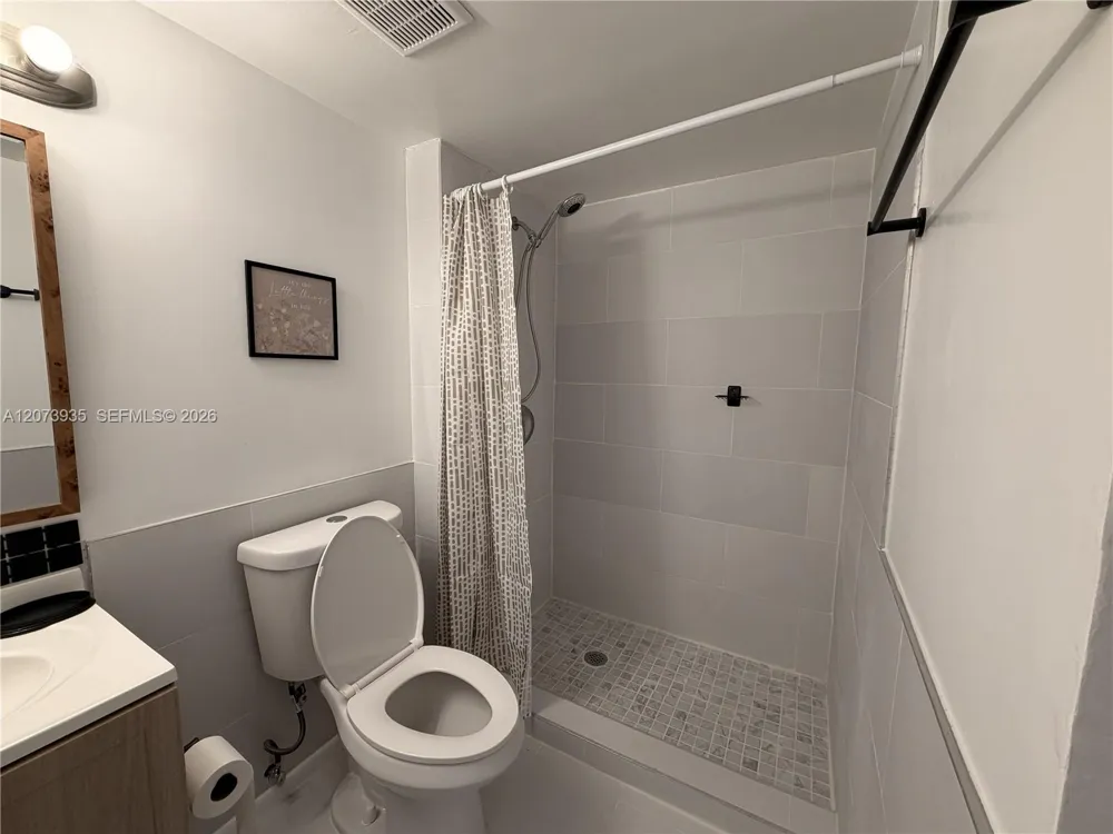 4205 University Dr #202 Sunrise, FL 33351