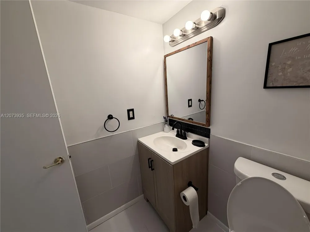 4205 University Dr #202 Sunrise, FL 33351