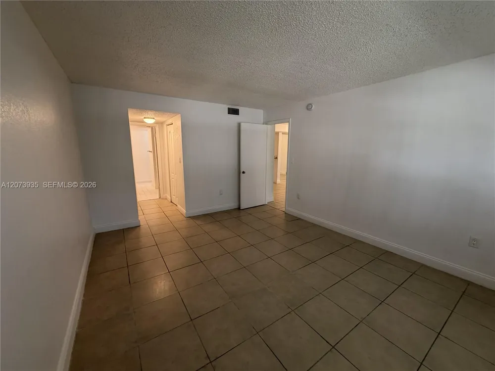 4205 University Dr #202 Sunrise, FL 33351