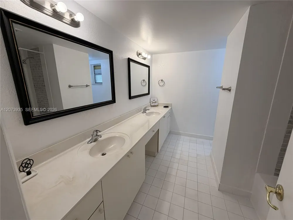 4205 University Dr #202 Sunrise, FL 33351