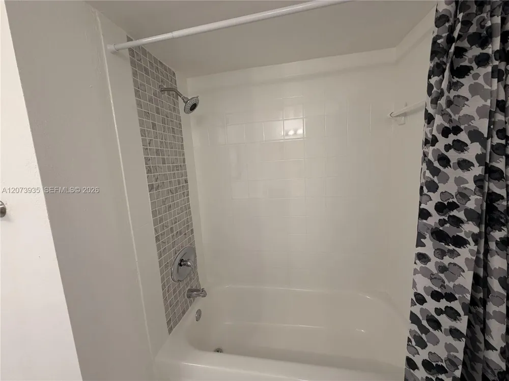 4205 University Dr #202 Sunrise, FL 33351