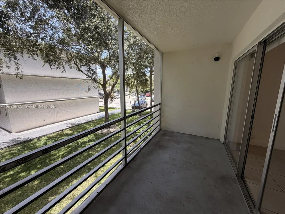 4205 University Dr #202 Sunrise, FL 33351