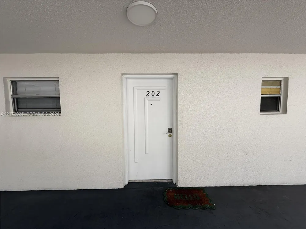 4205 University Dr #202 Sunrise, FL 33351
