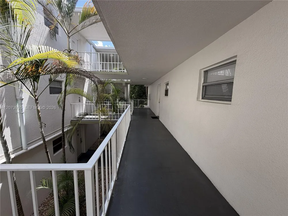 4205 University Dr #202 Sunrise, FL 33351