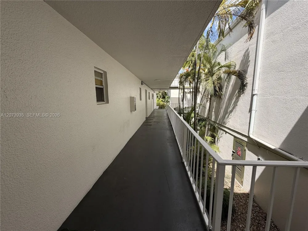 4205 University Dr #202 Sunrise, FL 33351
