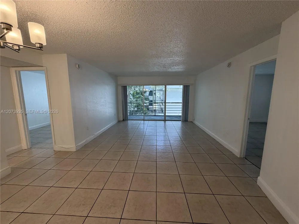 4205 University Dr #202 Sunrise, FL 33351