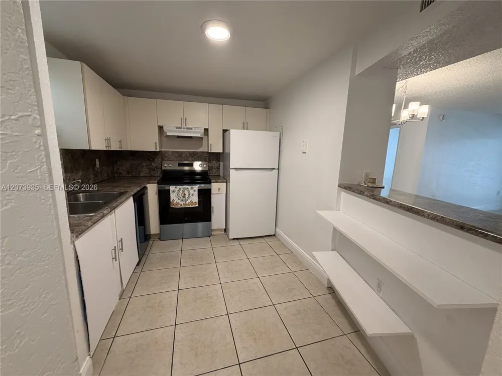 4205 University Dr #202 Sunrise, FL 33351