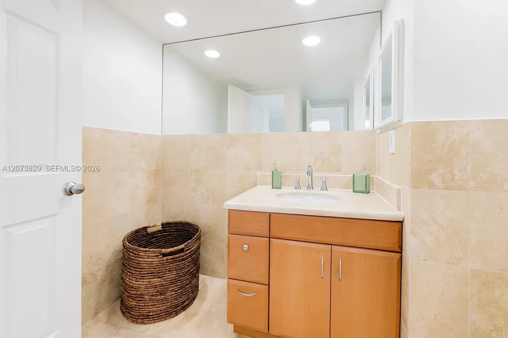 4001 S Ocean Dr #3J Hollywood, FL 33019