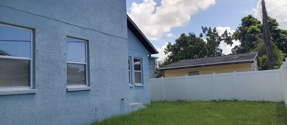 2736 W SPRUCE STREET Tampa, FL 33607