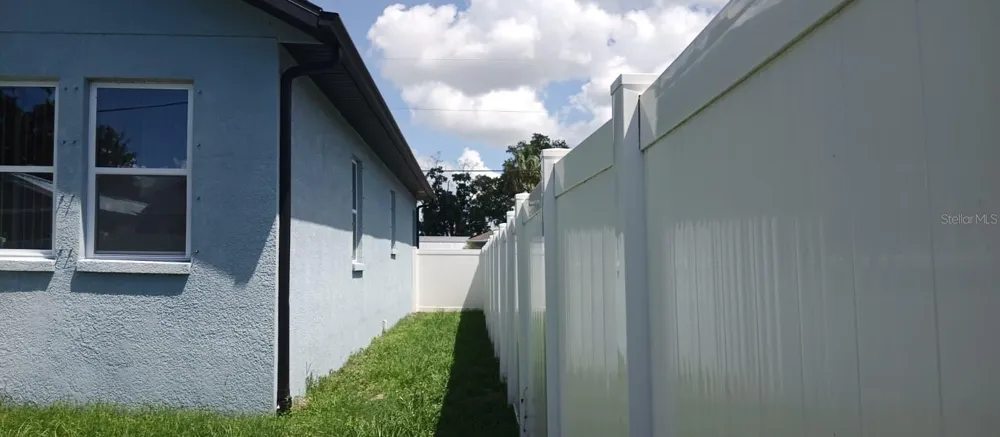 2736 W SPRUCE STREET Tampa, FL 33607