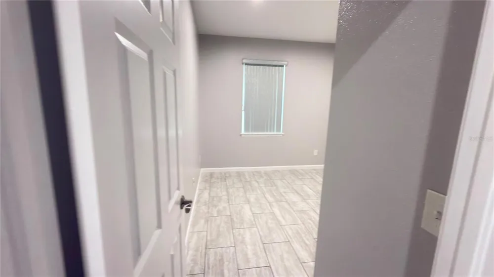 2736 W SPRUCE STREET Tampa, FL 33607