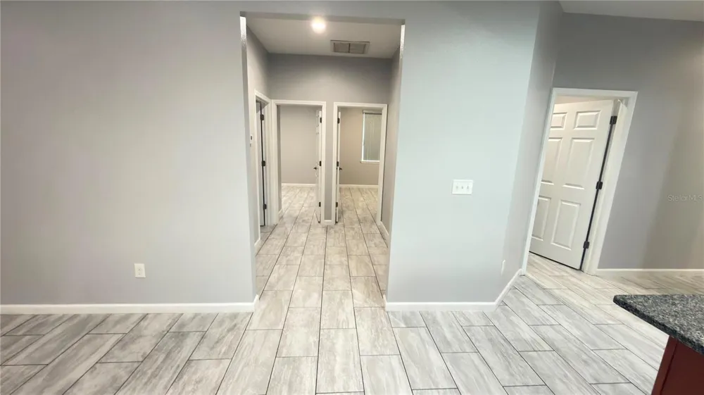 2736 W SPRUCE STREET Tampa, FL 33607