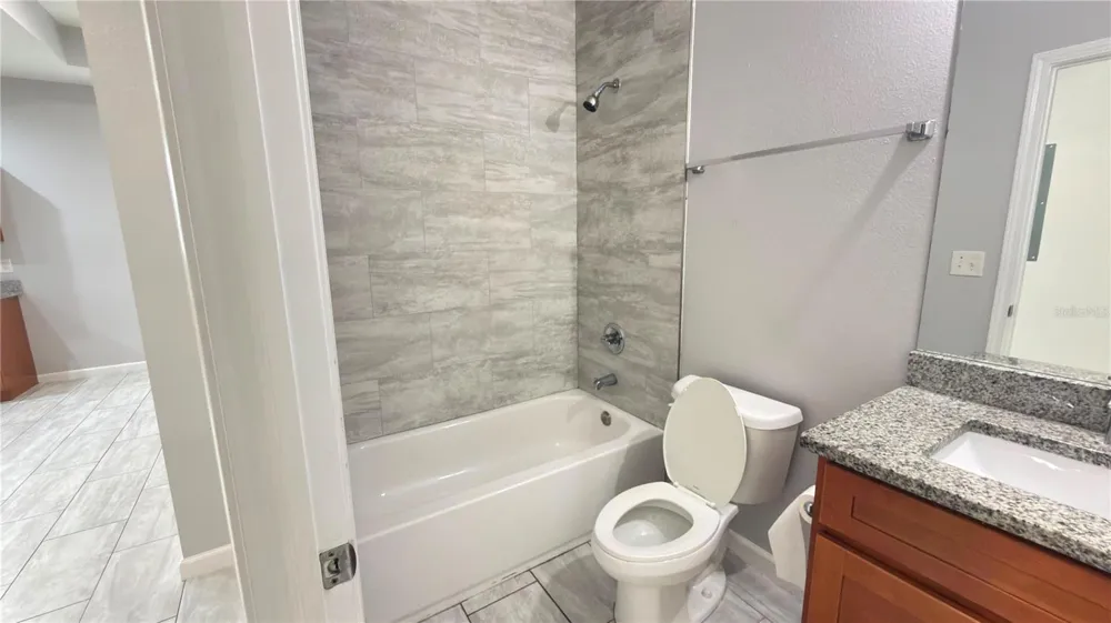 2736 W SPRUCE STREET Tampa, FL 33607