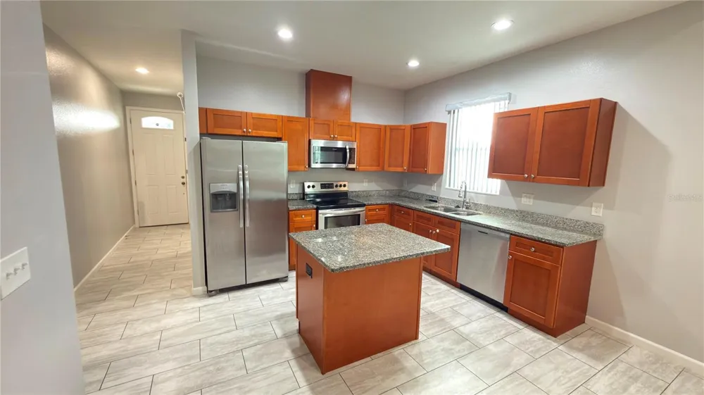 2736 W SPRUCE STREET Tampa, FL 33607
