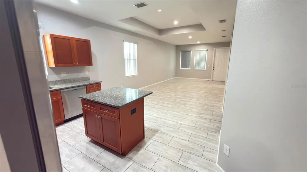 2736 W SPRUCE STREET Tampa, FL 33607