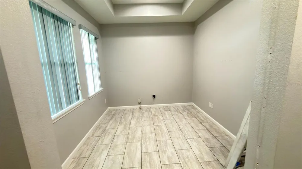2736 W SPRUCE STREET Tampa, FL 33607