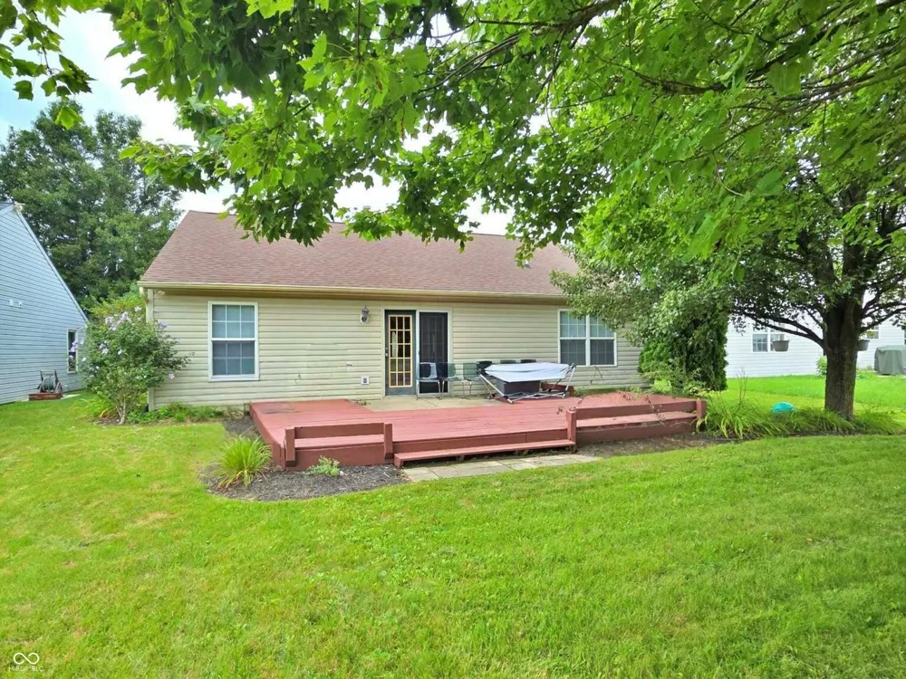 6735 Lexington Circle Zionsville, IN 46077