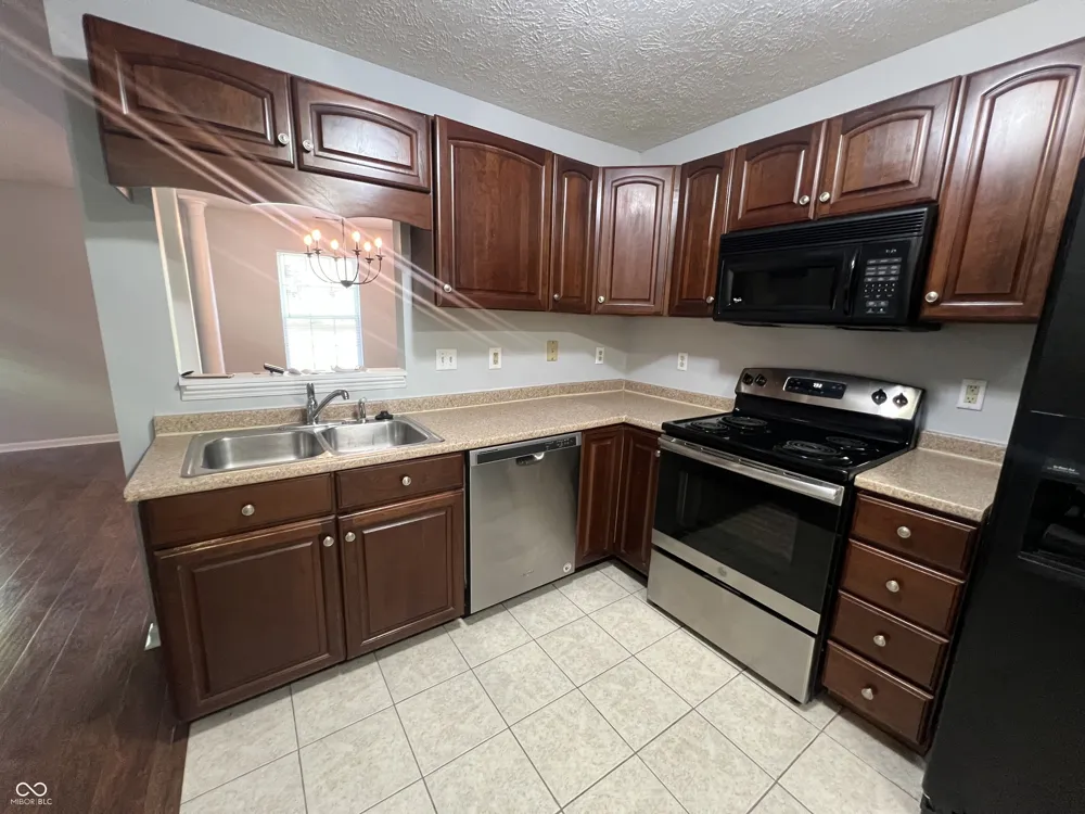 6735 Lexington Circle Zionsville, IN 46077