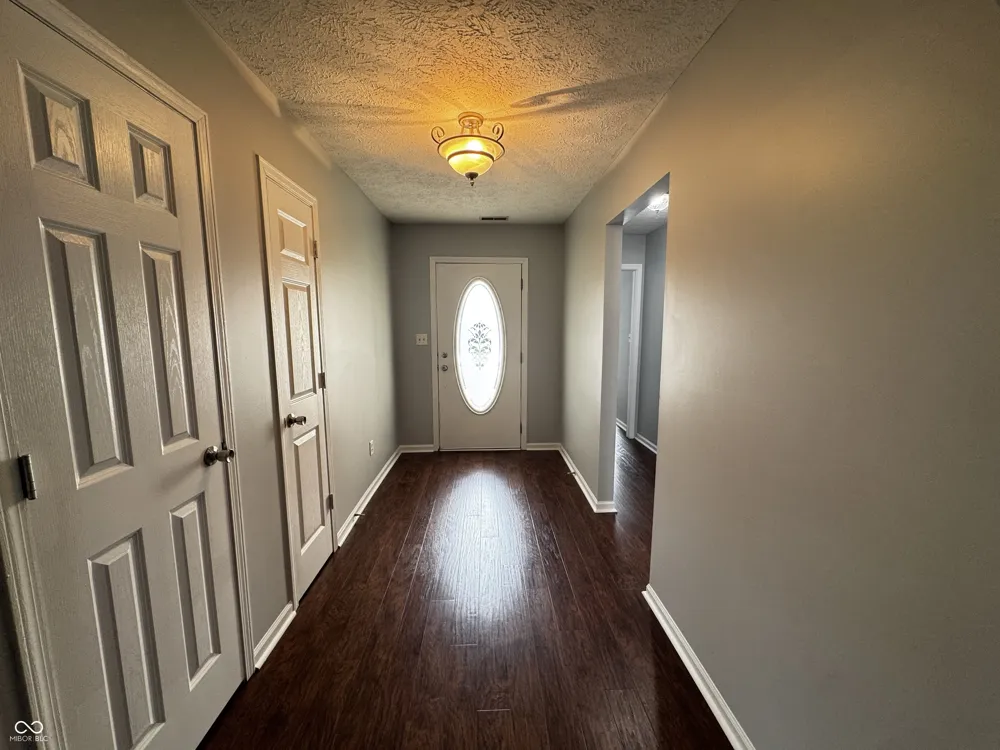 6735 Lexington Circle Zionsville, IN 46077