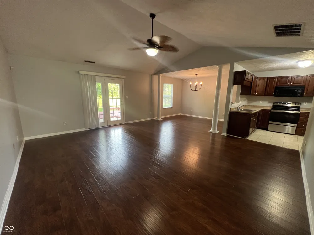 6735 Lexington Circle Zionsville, IN 46077
