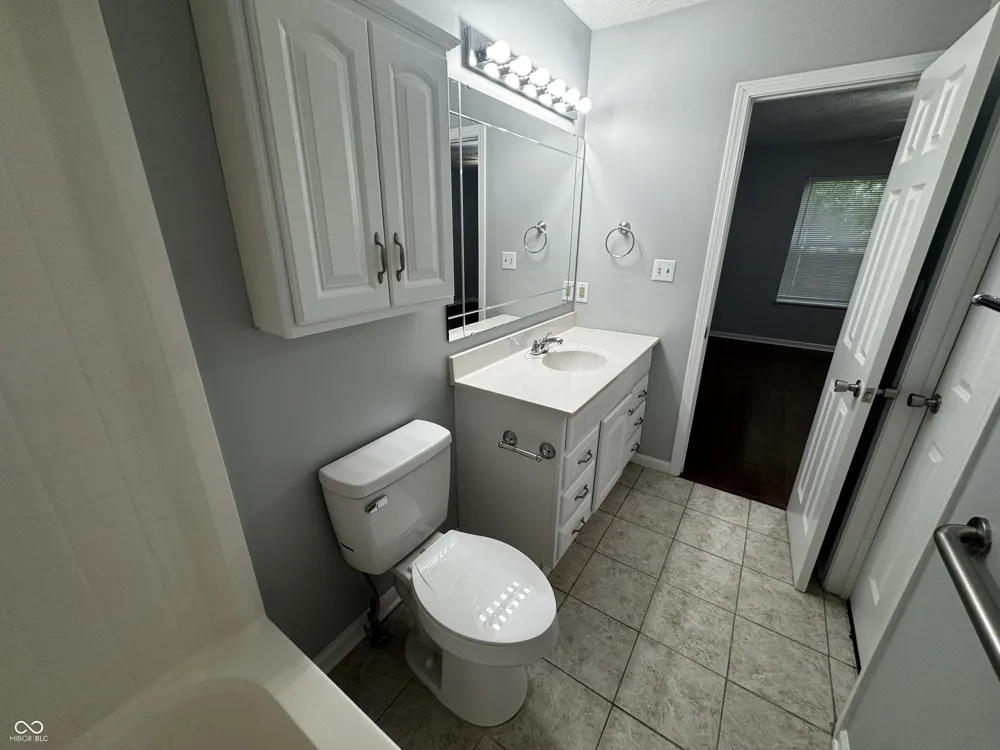6735 Lexington Circle Zionsville, IN 46077