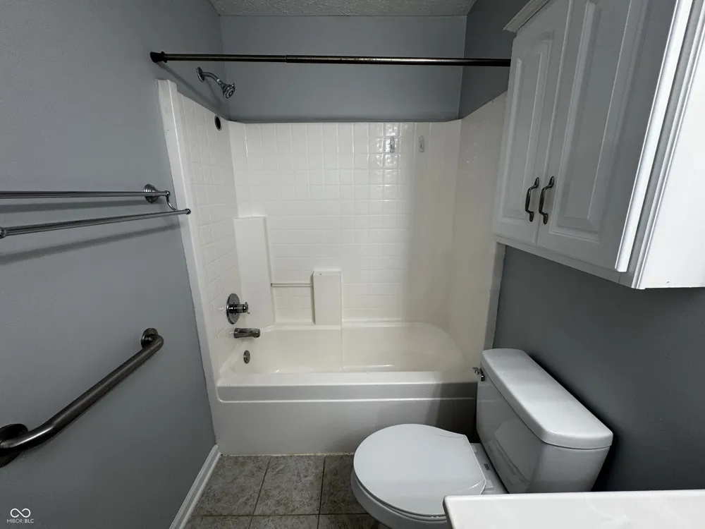 6735 Lexington Circle Zionsville, IN 46077